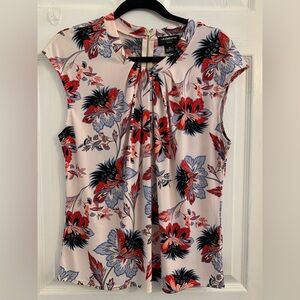 Liz Claiborne Women’s Red and Blue sleeveless Floral Top. Size large petite $10